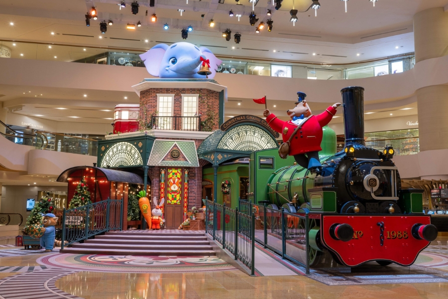 railway-themed Christmas display at pacific place