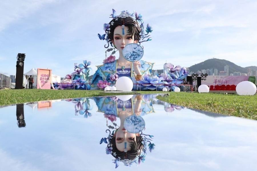 the installation of hong kong huafu carnival in west kowloon