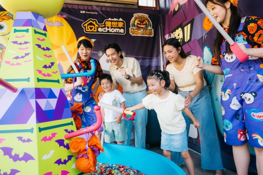kids and parents playing trick or treating at ocean park