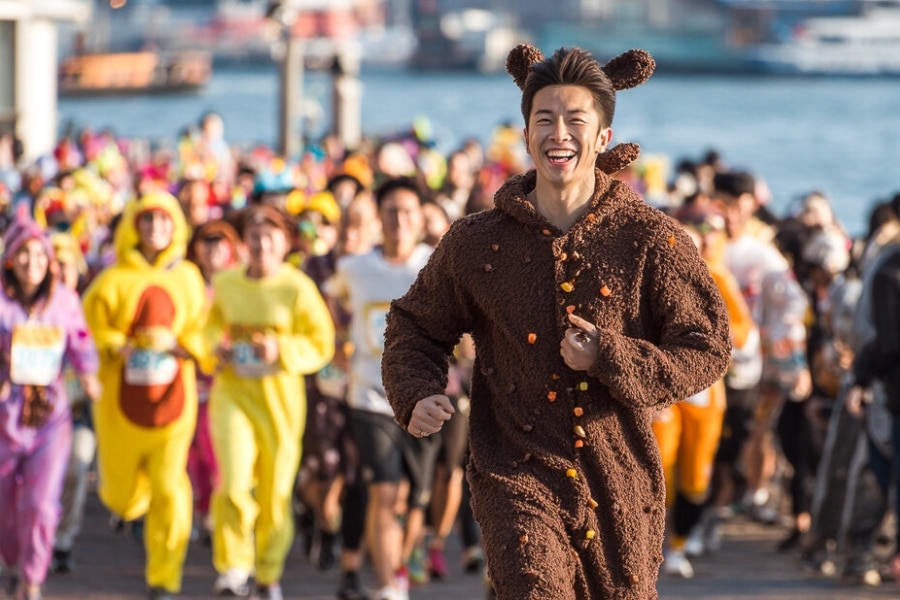 runners with fun costume at pici pasta run