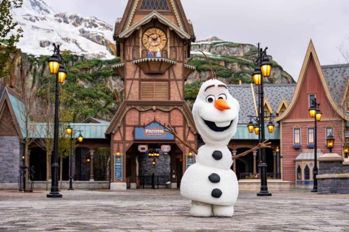 New Real Life Olaf Robotic Character Coming to Hong Kong Disneyland