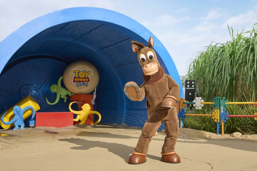 Bullseye character posing in Toy Story Land