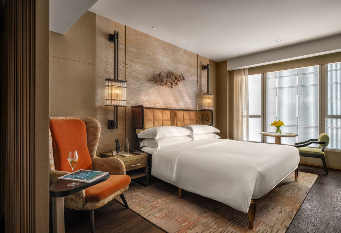 superior room of Mandarin Oriental The Landmark, Hong Kong)