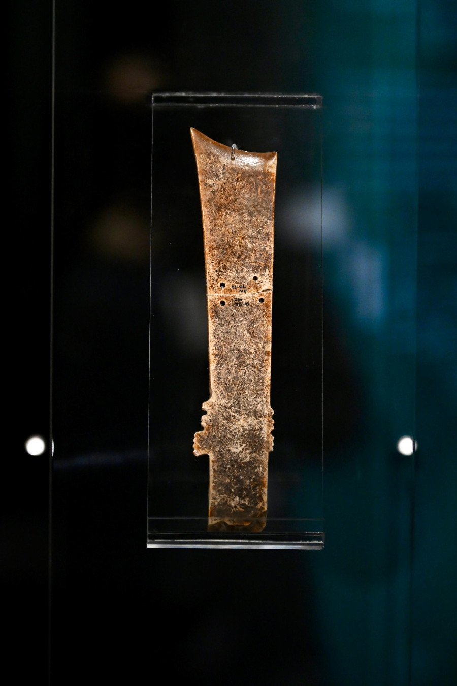 National-grade “yazhang” ceremonial blade unearthed at Tai Wan, Lamma Island, Hong Kong (Hong Kong Museum of History)