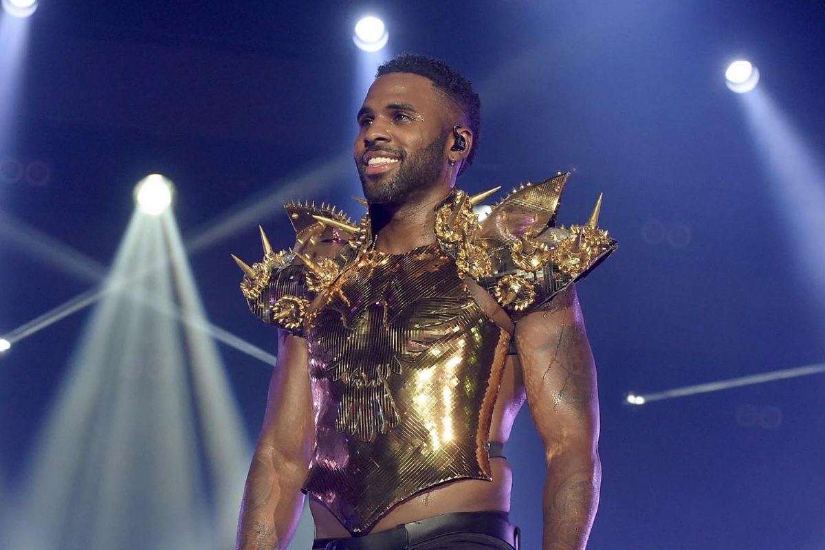jason derulo on stage