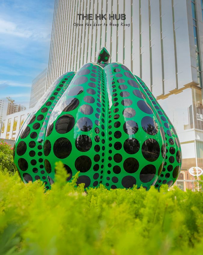 yayoi kusama green pumpkin sculpture