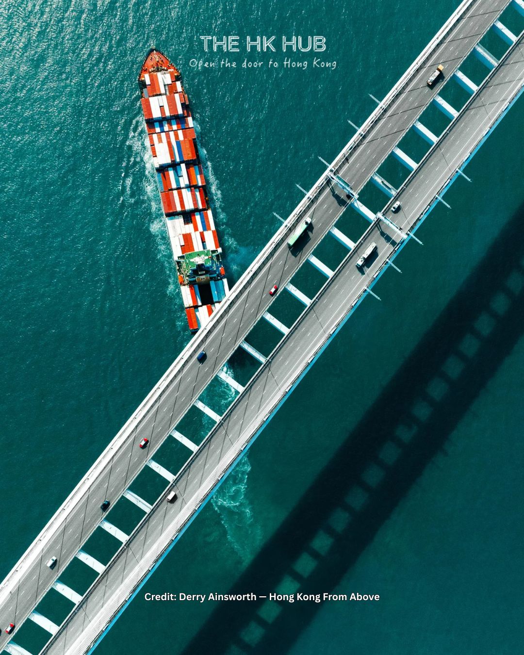 Cargo boat in the China Sea in Hong Kong (Derry Ainsworth)