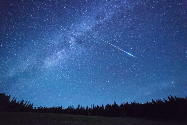 Perseid Meteor Shower To Peak Over Hong Kong With Moonless Skies on August 12-13 meteor shower