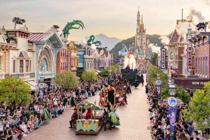Hong Kong Disneyland Brings Three Halloween Productions And Seasonal Disney Characters To The Park hong kong disneyland halloween fest 2026