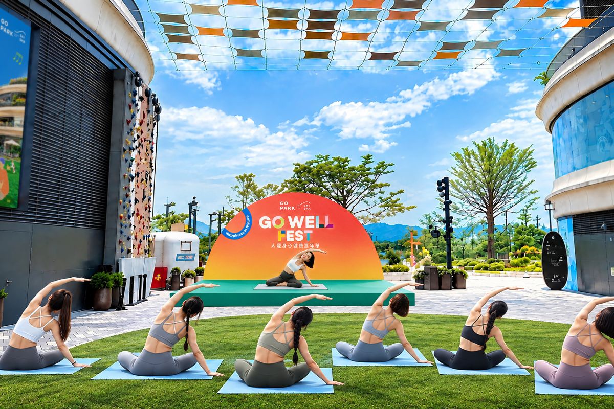 Visitors and dogs at the GO WELL Fest pet-friendly wellness carnival at GO PARK Sai Sha, with a giant cloud installation and game booths