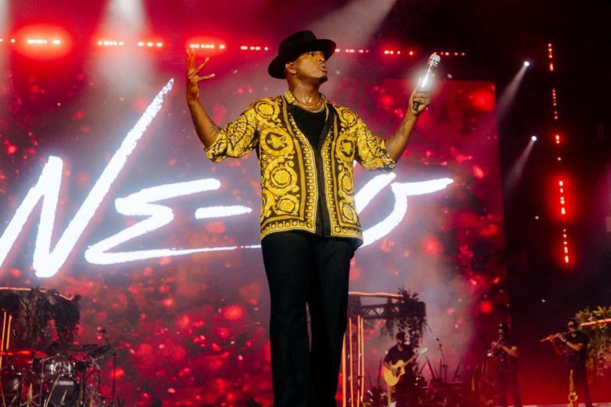 ne-yo on stage